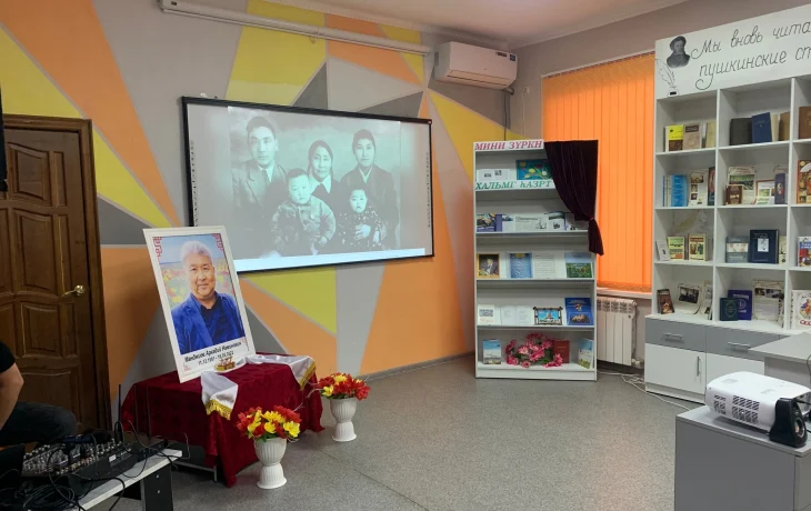 В Центральной районной библиотеке состоялся вечер - памяти Аркадия Манджиева &laquo;Жизни река&raquo;, композитора, заслуженного деятеля искусств республики, Героя Калмыкии